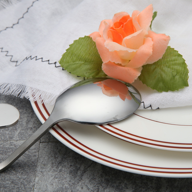 Лъжичка от 410 неръждаема стомана с извита дръжка, овална форма на чашата, модерен стил, възможност за персонализирана обработка