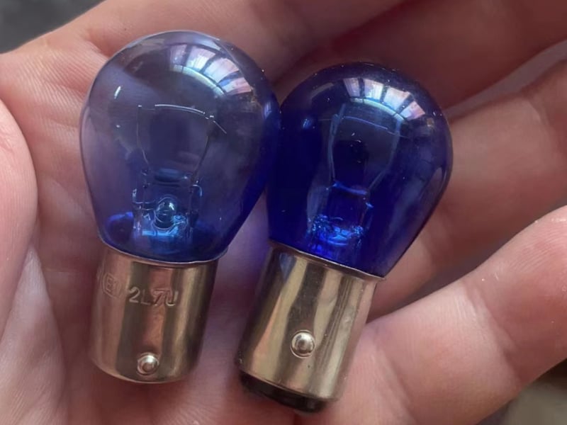 Automobilio stabdymo lemputė S25 halogeninė, 12/24V, 21/5W, vienos ar dviejų siūlų, plokščias kontaktas, kryžminis kontaktas, aukštas/žemas kojelė