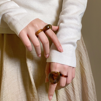 Inel geometric din acrilic, lucrat manual, stil Maillard, accesoriu feminin