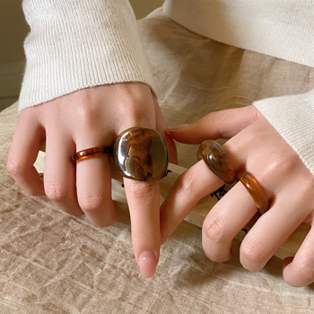 Inel geometric din acrilic, lucrat manual, stil Maillard, accesoriu feminin