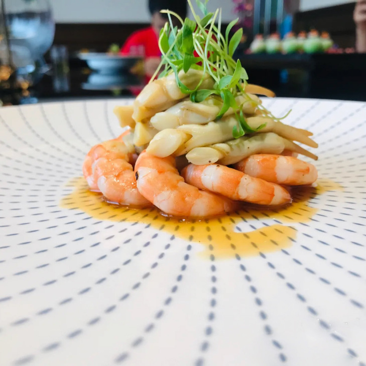 Порцеланова кръгла плитка чиния за студени ястия, китайски стил, флорални мотиви, фюжън дизайн, посуда за ресторанти/клубове