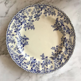 Keramický kruhový tanier s retro štýlom, dekálmi a kvetinovým vzorom