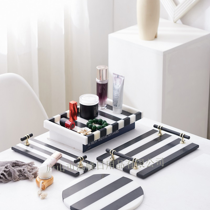 Мраморна квадратна тава с огледално полирана повърхност, модерен минималистичен дизайн, възможност за персонализация