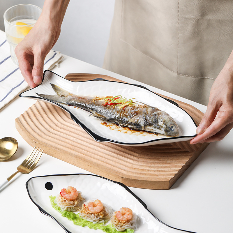 Farfurie în formă de pește din porțelan, veselă creativă și simplă, compatibilă cu cuptorul cu microunde, finisaj sub glazură, calitate de primă clasă, personalizare cu logo disponibil