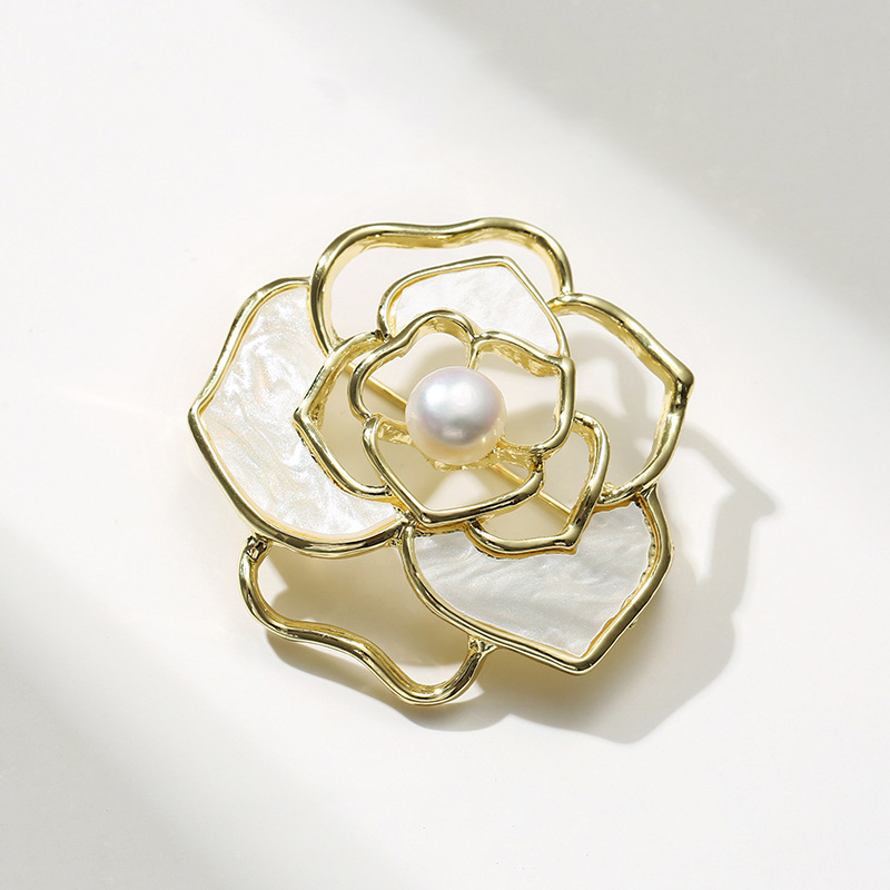 Брошка за кардиган във формата на цвете, сплавна основа, пресноводна перла, корейски стил, електроплакиране, Есен 2022