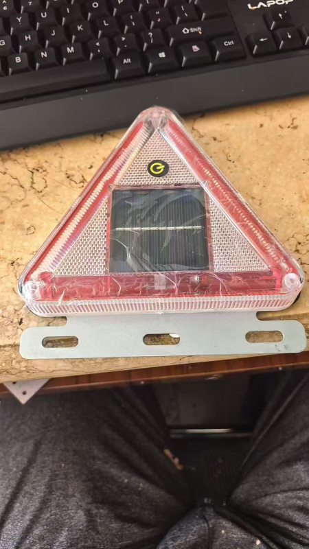 Solarni napajani upozoravajući stroboskop za kamione i kombije – vodootporan, 24V, upozorenje širine vozila, protiv sudara straga