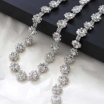 Lanț cu cristale pentru costume de dans – placare electrolitică, model cu floarea-soarelui, design original (Lanț, cristale, placare electrolitică, model cu floarea-soarelui, design original)