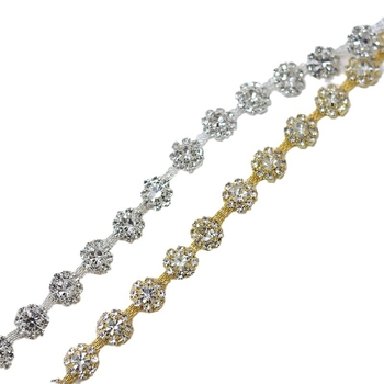 Lanț cu cristale pentru costume de dans – placare electrolitică, model cu floarea-soarelui, design original (Lanț, cristale, placare electrolitică, model cu floarea-soarelui, design original)