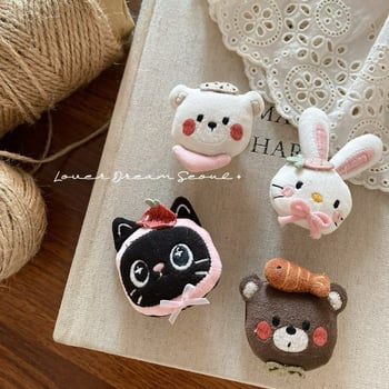 Брошка с карикатурен мотив: заек и черна котка — ръчна изработка, смесени материали, произход: Jinhua, Зима 2025