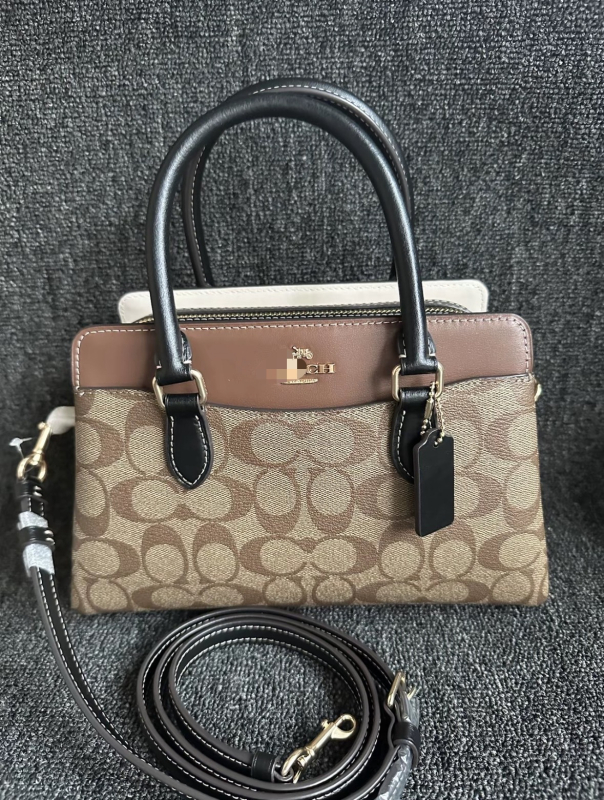 Geantă crossbody de tip săculeț din PVC, formă scoică, închidere cu fermoar, buzunare interioare pentru telefon și card, căptușeală poliester