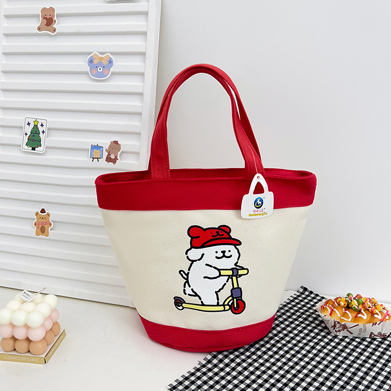 Bucket bag, stil street fashion, materijal platno, oblik bucket tip, zatvaranje zipom, podstava poliester