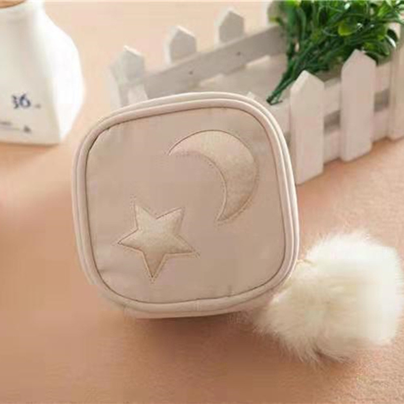 Hordozható ékszerdoboz hímzett, kiváló minőségű dizájn, antioxidációs védelem, márka Unique, modern, letisztult stílus, 2023-ban bevezetve.