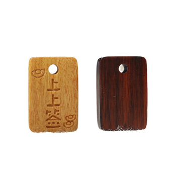 Fából készült kézzel faragott talizmán medál telefonhoz és táskákhoz – márka Shuo heng; Anyag: fa; Feldolgozás: faragás; Stílus: sokoldalú, akasztó dísz a táskán; Mintázat: változatos motívumok; Bevezetés: 2024 tavasz