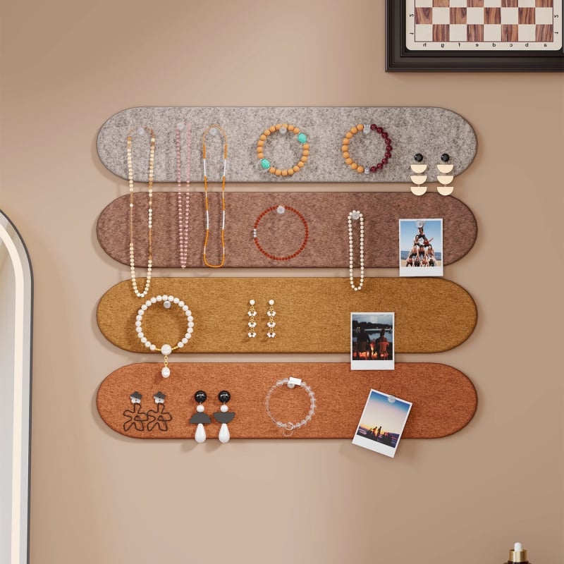 Стелаж за бижута със фетров панел, многофункционална стенна декорация, четири нива за огърлици, гривни и обици, монтаж върху стена със вакуумни чашки