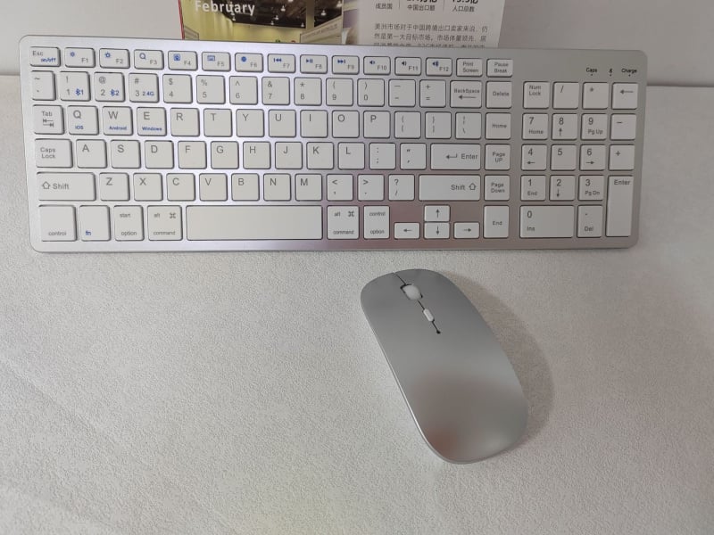 Bežični set tipkovnice i miša s bežičnim punjenjem i Bluetoothom u tri načina, tanka tipkovnica od 102 tipke, tihe tipke s mehanizmom škarica, kompatibilno s tabletima i pametnim telefonima