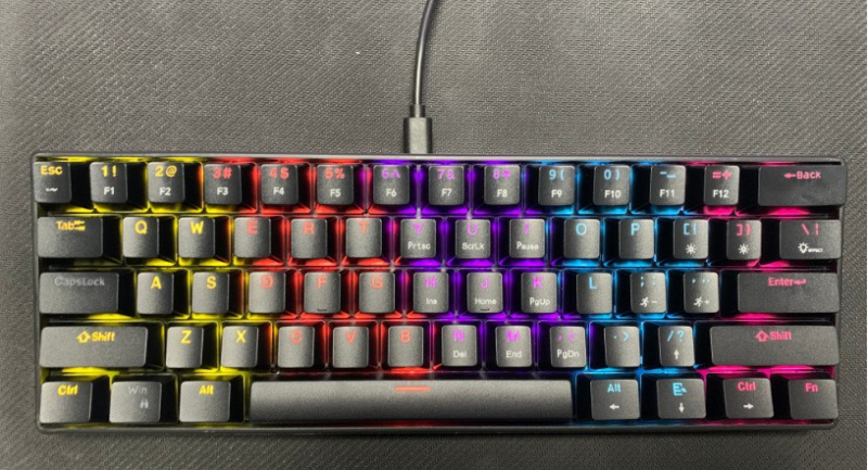 61 tipkovnica s žičnom konekcijom, mehanička, zelena osovina, miješano RGB osvjetljenje, vodootporna