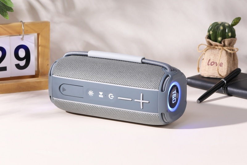 Prijenosni Bluetooth zvučnik sa slotom za karticu, 2 zvučnika, BT 5.3, ugrađena baterija 1000–1200 mAh, 10 W, frekvencijski raspon 100 Hz–20 kHz, domet 10 m