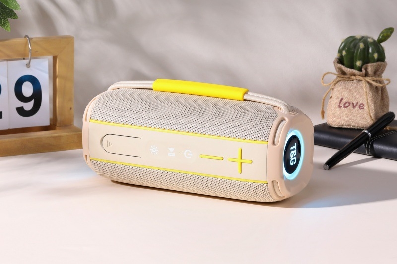 Prijenosni Bluetooth zvučnik sa slotom za karticu, 2 zvučnika, BT 5.3, ugrađena baterija 1000–1200 mAh, 10 W, frekvencijski raspon 100 Hz–20 kHz, domet 10 m