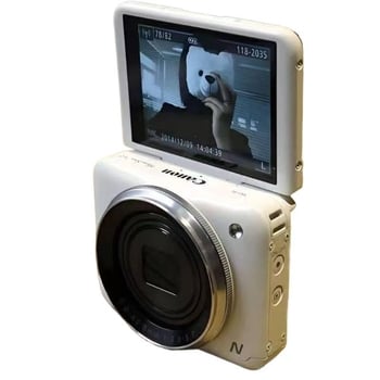 Дигитална камера с CCD сенсор, 1/1.7-инчов размер, 8 MP, 3x оптично увеличение, 2.7-инчов LCD сензорен екран