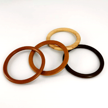 Στρογγυλή ξύλινη τσάντα με υφαντή υφή και χερούλι κορυφής, άνοιξη 2022