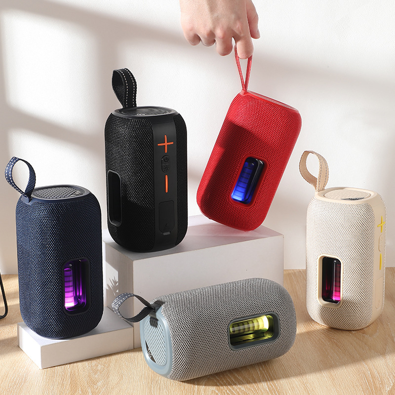 Mini Bluetooth zvučnik, 8W izlaz, Bluetooth 5.3, 100 Hz–20 kHz, SNR ≥70 dB, ugrađena baterija 1000–1200 mAh