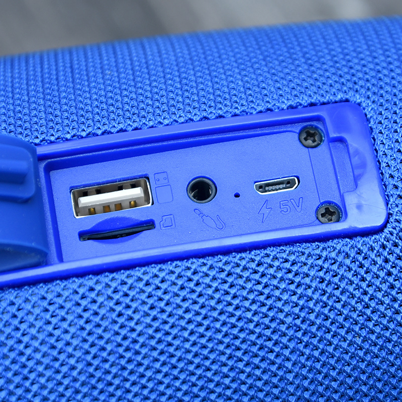 Bluetooth zvučnik s radiom i reprodukcijom TF/USB — Bluetooth 5.3, 10W, frekvencijski raspon 50Hz-20kHz, ugrađena baterija 1000-1200mAh, podrška USB i TF kartici