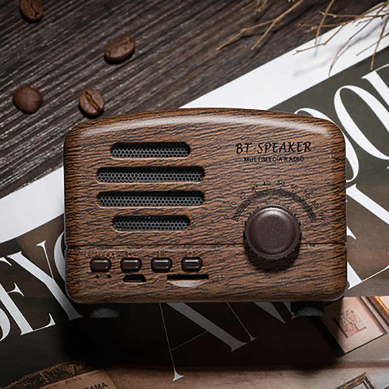 BT01 Kreativni retro Bluetooth zvučnik s drvenim uzorkom, ugrađena baterija 300–500 mAh, izlazna snaga 5 W, Bluetooth 2.1, frekvencijski opseg 100 Hz–20 kHz, SNR ≥75 dB.