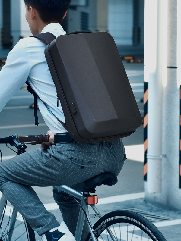 Poslovni ruksak za prijenosno računalo od PC materijala, vodootporan, kapacitet 20–35 L, zakrivljeni remeni za ramena, pogodna za poslovna putovanja