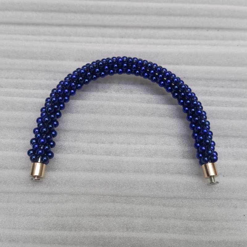 Αποσπώμενο πλεκτό λουράκι τσάντας από μαργαριτάρια σε σχήμα U — Hiro Mori, υλικό: χάντρες, άνοιξη 2024, λειτουργία: μείωση βάρους