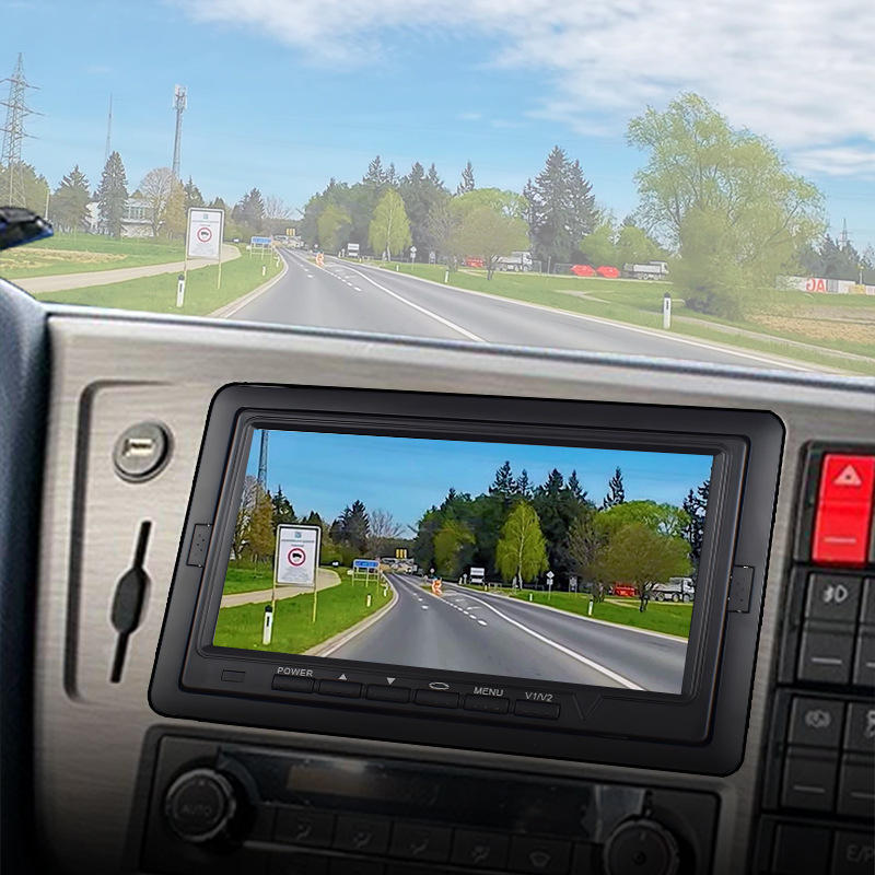 Monitor LCD pentru montaj în vehicul, model 718; rezoluție 800x480/1024x600; intrare analogică; alimentare 12-36V; Pal/NTSC