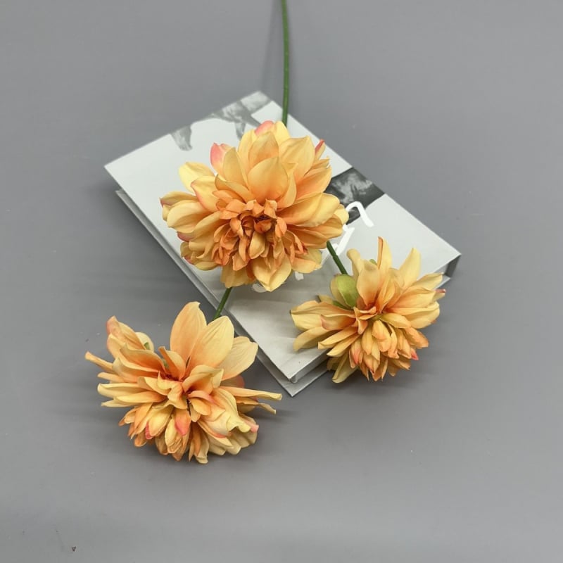 Τεχνητό μπουκέτο ντάλιες, 3 κεφάλια σε ένα στελέχος, διακόσμηση φόντου γάμου (Μάρκα: Happy month; Υλικό: Πλαστικό, μεταξωτό λουλούδι; Τεχνική: Διαμόρφωση, ανάγλυφο; Διαφορετικότητα: 4228004; Χρήση: Γάμος)