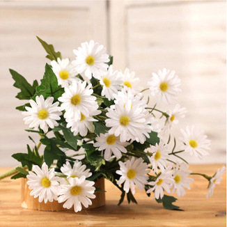 Umjetni cvijet Daisy – materijal: svila mrežica, sitotisak; pogodno za vjenčanja, fotografiranje na otvorenom i kućnu dekoraciju.