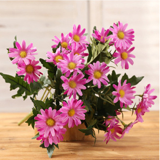 Umjetni cvijet Daisy – materijal: svila mrežica, sitotisak; pogodno za vjenčanja, fotografiranje na otvorenom i kućnu dekoraciju.