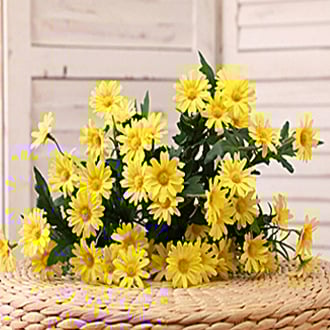 Umjetni cvijet Daisy – materijal: svila mrežica, sitotisak; pogodno za vjenčanja, fotografiranje na otvorenom i kućnu dekoraciju.