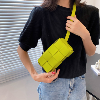 Izvezena crossbody torba - PU, podstava od sintetičke kože, magnetsko zatvaranje, džep za mobitel, gradski stil