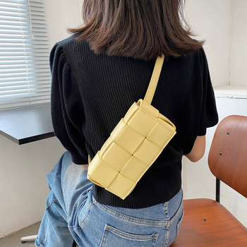 Izvezena crossbody torba - PU, podstava od sintetičke kože, magnetsko zatvaranje, džep za mobitel, gradski stil