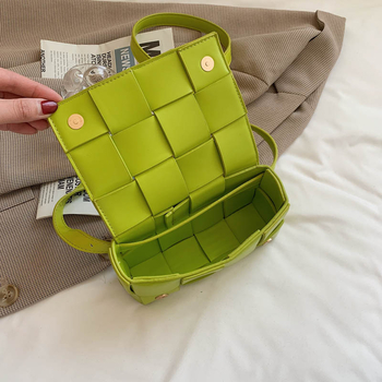 Izvezena crossbody torba - PU, podstava od sintetičke kože, magnetsko zatvaranje, džep za mobitel, gradski stil