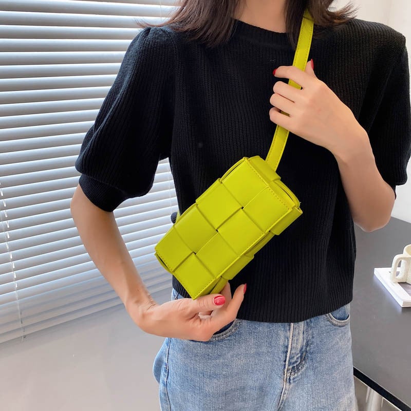 Izvezena crossbody torba - PU, podstava od sintetičke kože, magnetsko zatvaranje, džep za mobitel, gradski stil