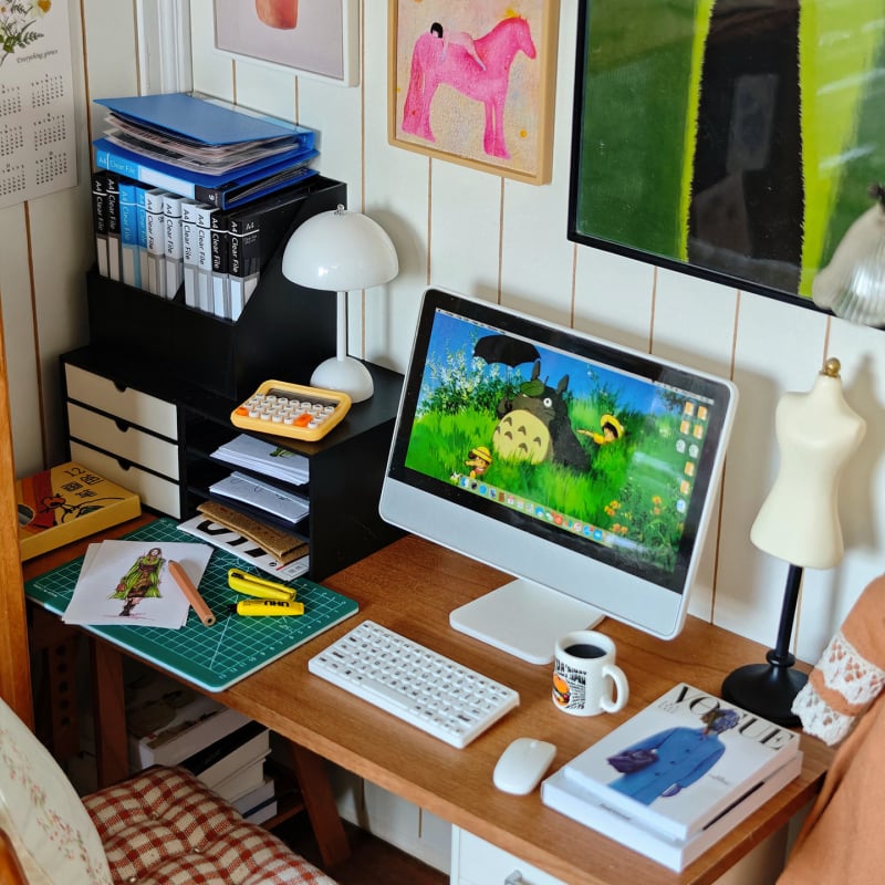 Calculator desktop miniatural pentru casă de păpuși, cu tastatură și mouse – model static din plastic, recuzită pentru păpuși, vârsta 15–35