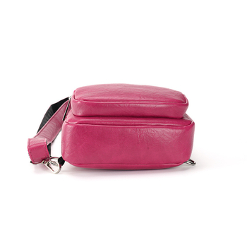 Kompaktni PU crossbody ruksak, mekana PU podstava, zatvaranje na zip, unutarnji pretinac za telefon i pretinac sa zipom, unutarnja pregrada, za svakodnevnu upotrebu