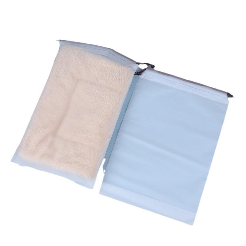 Τσάντα με κορδόνι από EVA, ματ φινίρισμα, τσέπες με μοτίβο αρκούδας, κατασκευή με διπλό στρώμα