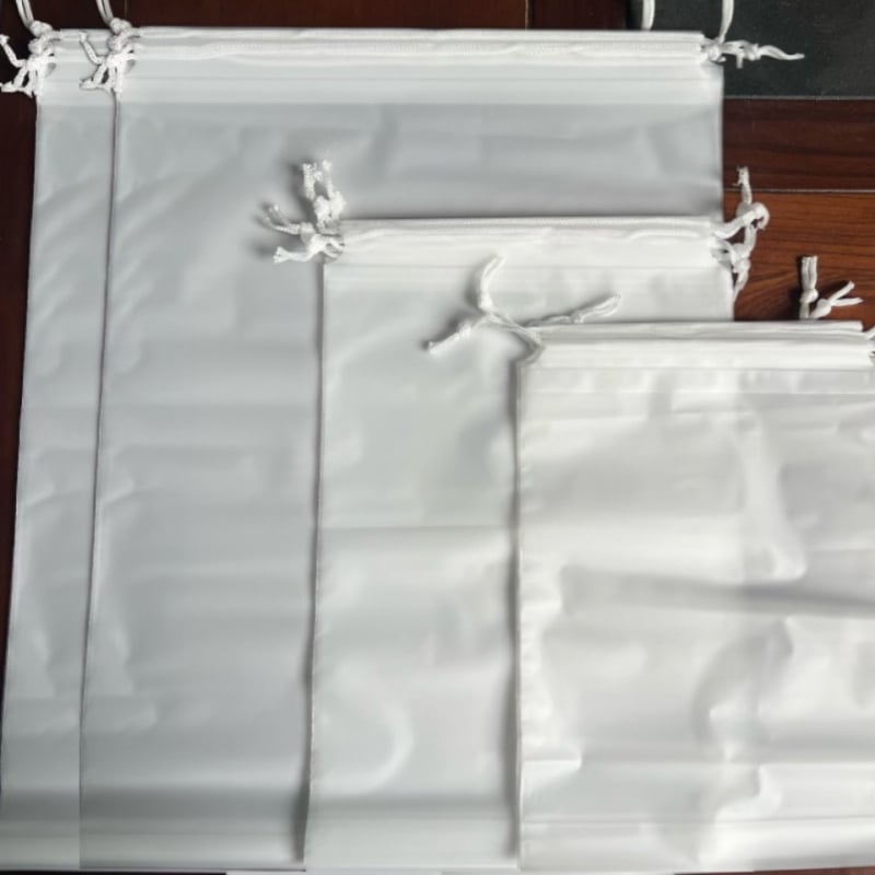 Τσάντα με κορδόνι από EVA, ματ φινίρισμα, τσέπες με μοτίβο αρκούδας, κατασκευή με διπλό στρώμα