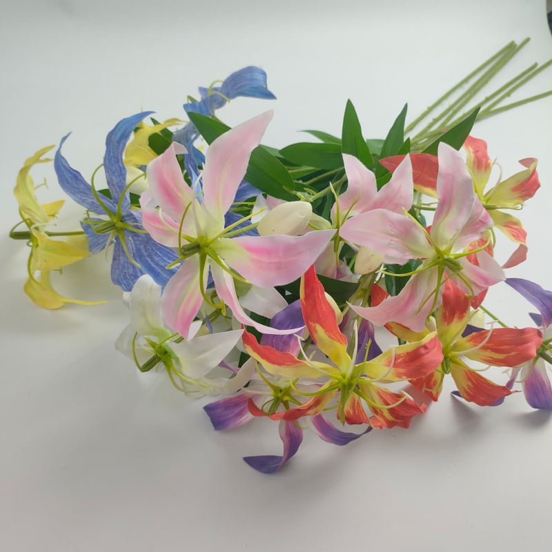 Művirág lángoló liliom gyümölcs díszítéssel (Márka: Lin xin crafts; Kód: Flame lily--yd03; Anyagok: műanyag, rugalmas gumi, selyemvirágok; Használat: esküvő, kültér, fotó kellékek)