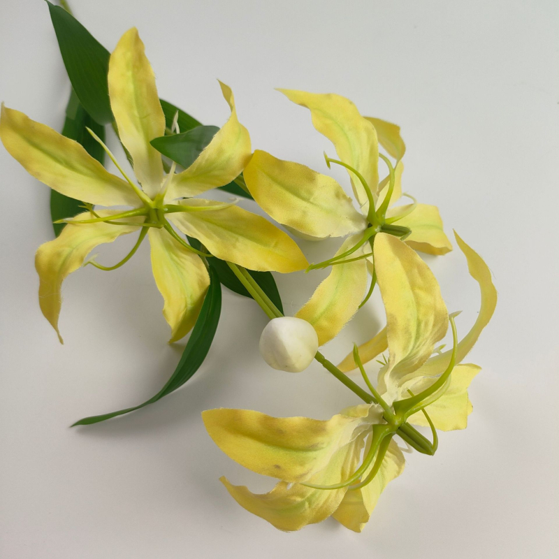 Művirág lángoló liliom gyümölcs díszítéssel (Márka: Lin xin crafts; Kód: Flame lily--yd03; Anyagok: műanyag, rugalmas gumi, selyemvirágok; Használat: esküvő, kültér, fotó kellékek)