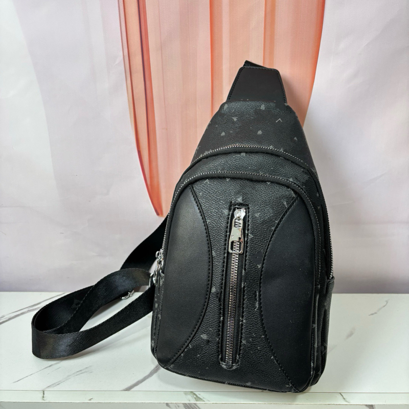 Ženska crossbody torbica u urbanom minimalističkom stilu, PU koža, poliester podstava, zatvarač, unutarnji džepovi za telefon i ID.