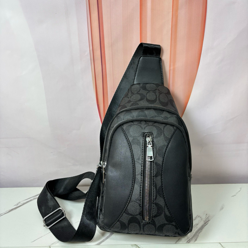 Ženska crossbody torbica u urbanom minimalističkom stilu, PU koža, poliester podstava, zatvarač, unutarnji džepovi za telefon i ID.