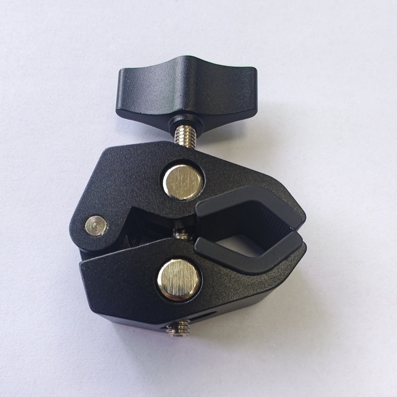 Трипод с C-тип разширяващ захват, алуминиева сплав, капацитет 2–5 кг, тегло 123 г, щипки: тигрова уста и клешня рака