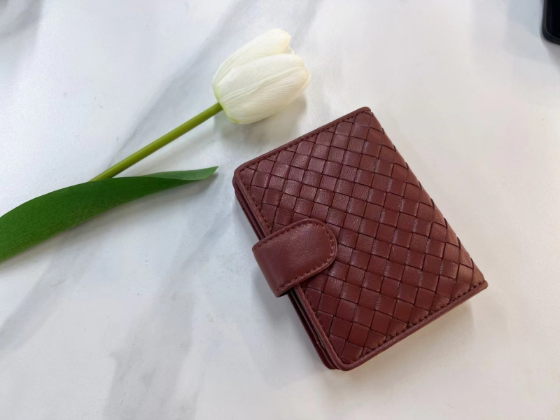 Дамски бифолд портфейл от естествена кожа с текстура на овча кожа, множество джобове за карти и монетник