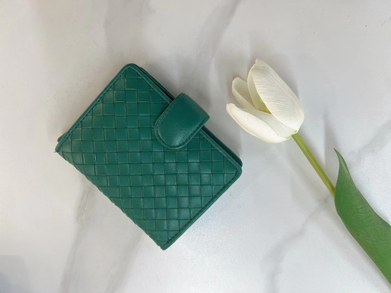 Дамски бифолд портфейл от естествена кожа с текстура на овча кожа, множество джобове за карти и монетник