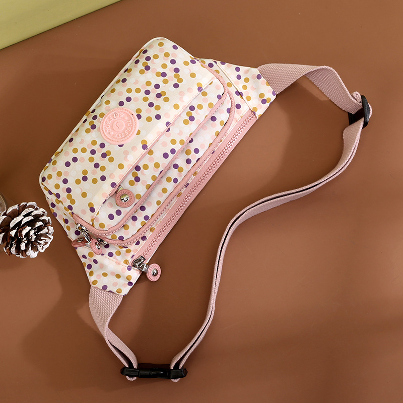 Dámska nylonová taška cez rameno v mestskom minimalistickom štýle, zapínanie na zips, vnútorné vrecká: zipsové vrecko, vrecko na telefón, vrecko na ID, malé zipsovacie vrecko, polyesterová podšívka